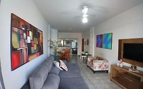 Apartamento Praia do Morro com Churrasqueira, Cozinha Gourmet e Wifi